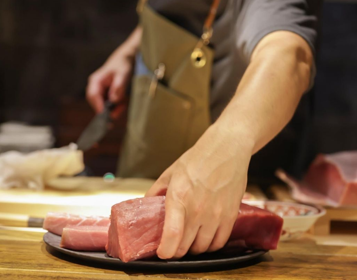 酢めしゆうは、沖縄県那覇市の寿司です(2022年8月OPEN) | 株式会社八蔵